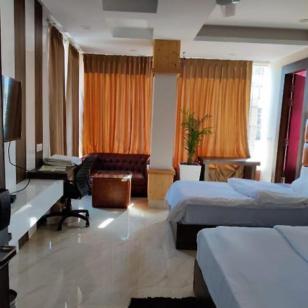 Hotel Maira Dehradun Ngoại thất bức ảnh