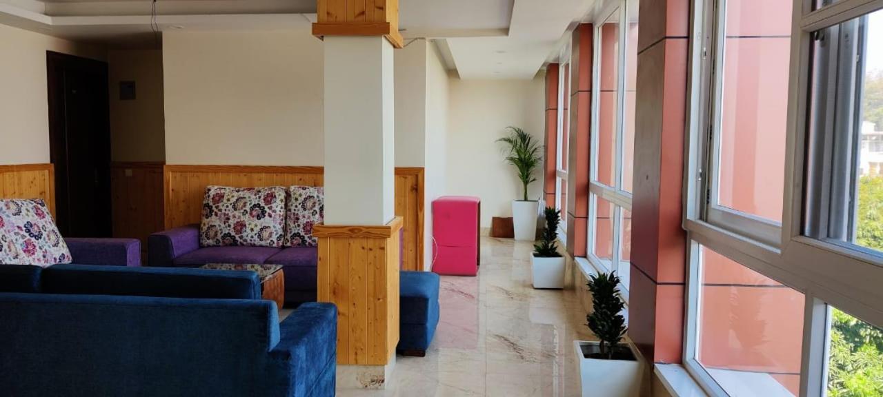 Hotel Maira Dehradun Ngoại thất bức ảnh