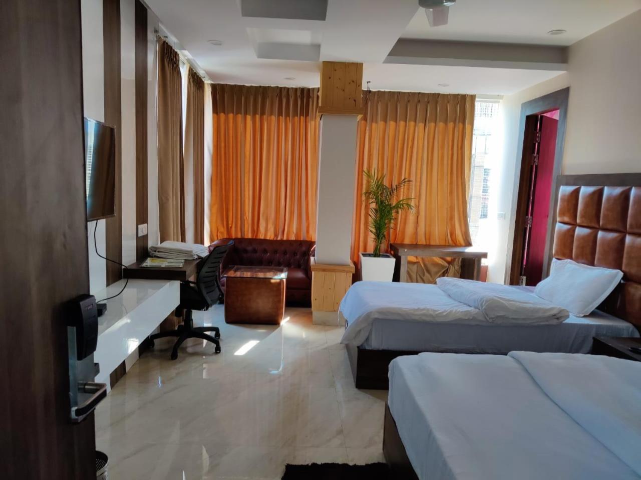 Hotel Maira Dehradun Ngoại thất bức ảnh