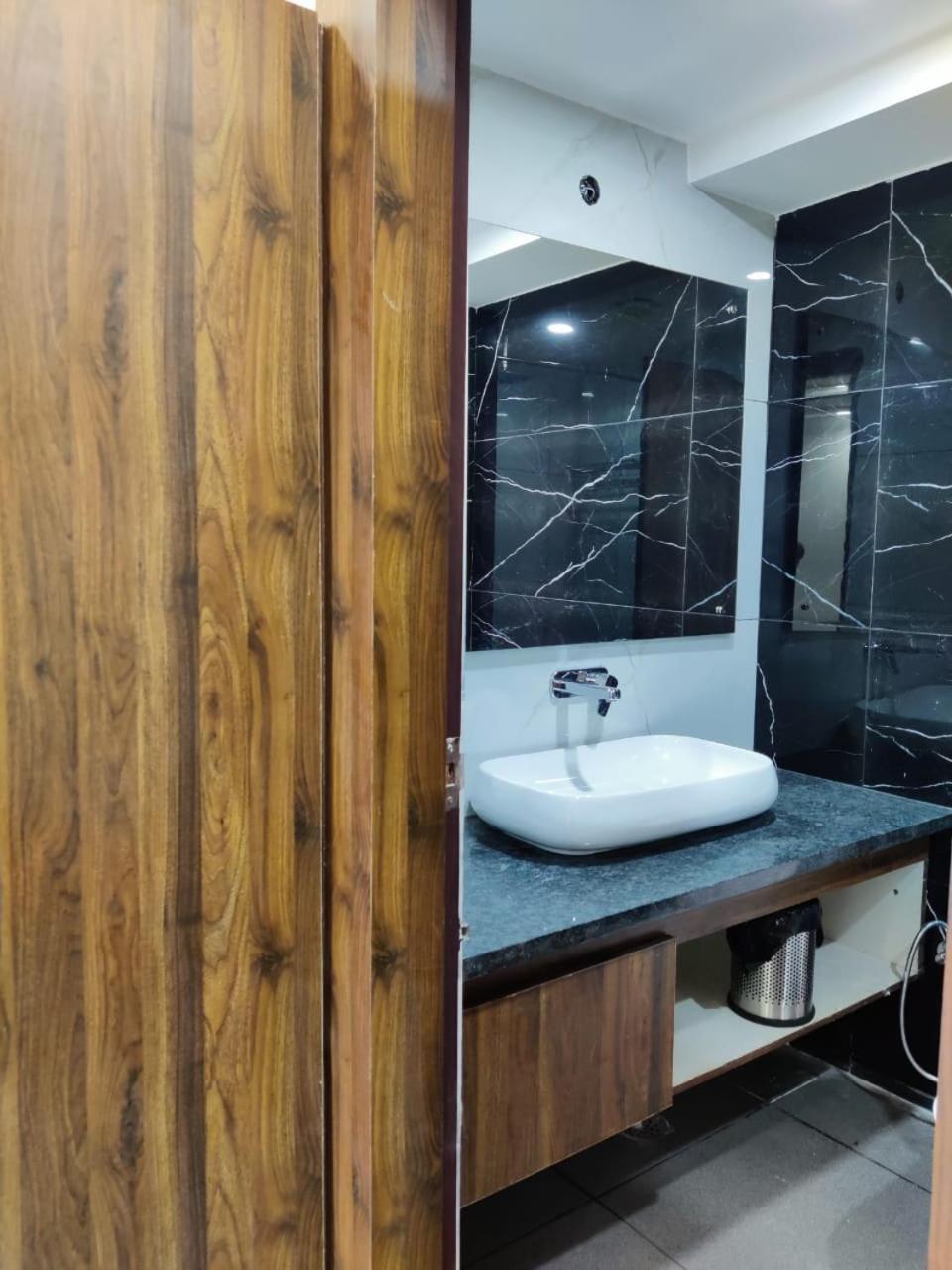 Hotel Maira Dehradun Ngoại thất bức ảnh