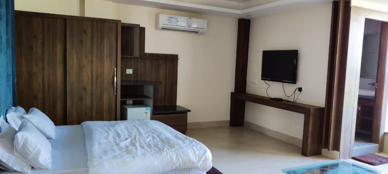 Hotel Maira Dehradun Ngoại thất bức ảnh